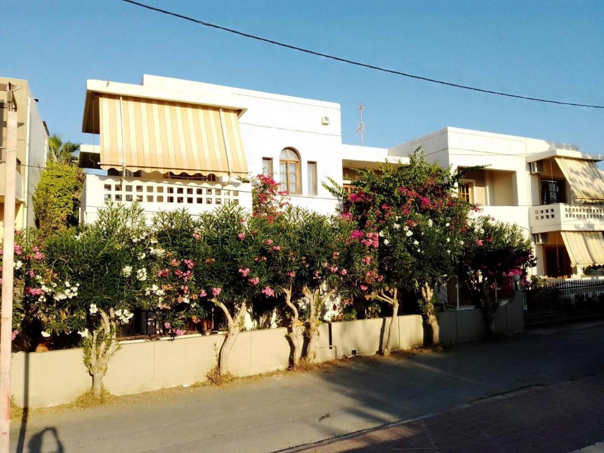 פלטניאס Irini Apartments מראה חיצוני תמונה