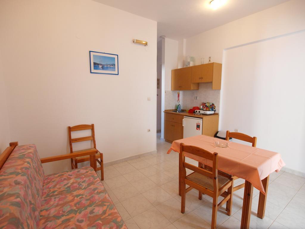 פלטניאס Irini Apartments חדר תמונה