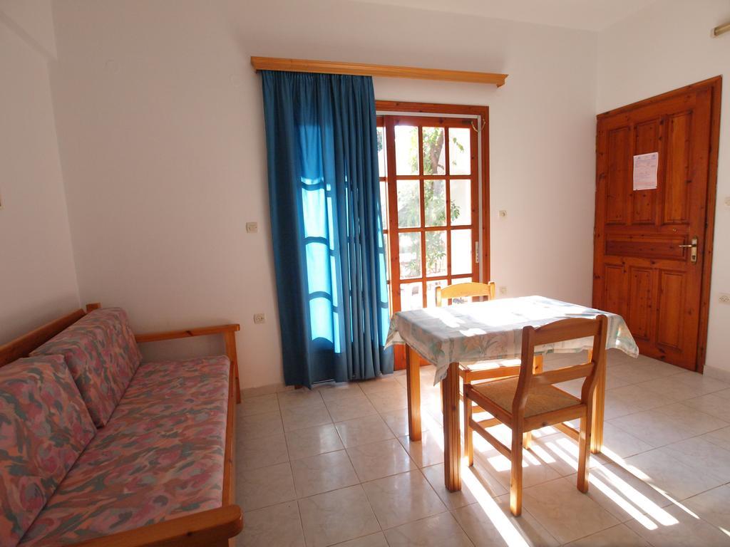 פלטניאס Irini Apartments חדר תמונה